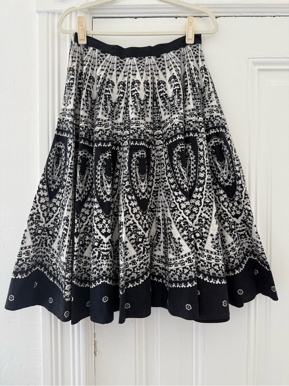 Vintage Black & White A-Line Paisley Printed Midi Skirt